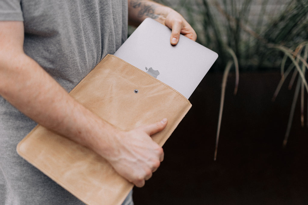 Let’s revisit the Elegance of a Leather MacBook Case